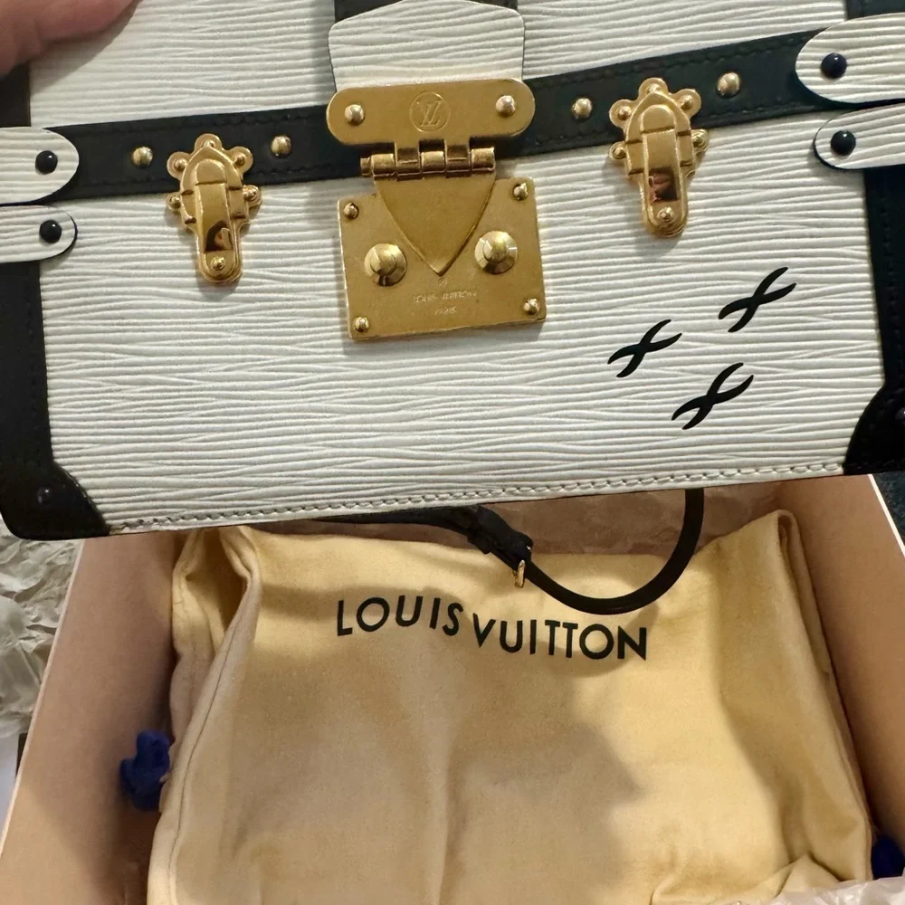 Louis Vuitton White and Black Women's Bag - Picture 2 of 4